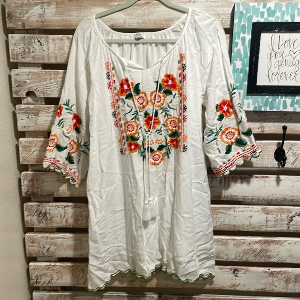 CC Chic Connection Size Small Floral Embroidered White Dress